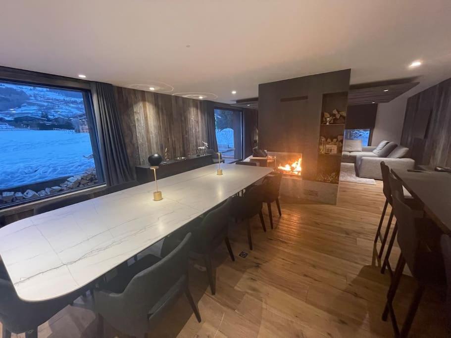 Esquinade 4 Bedrooms Apartment