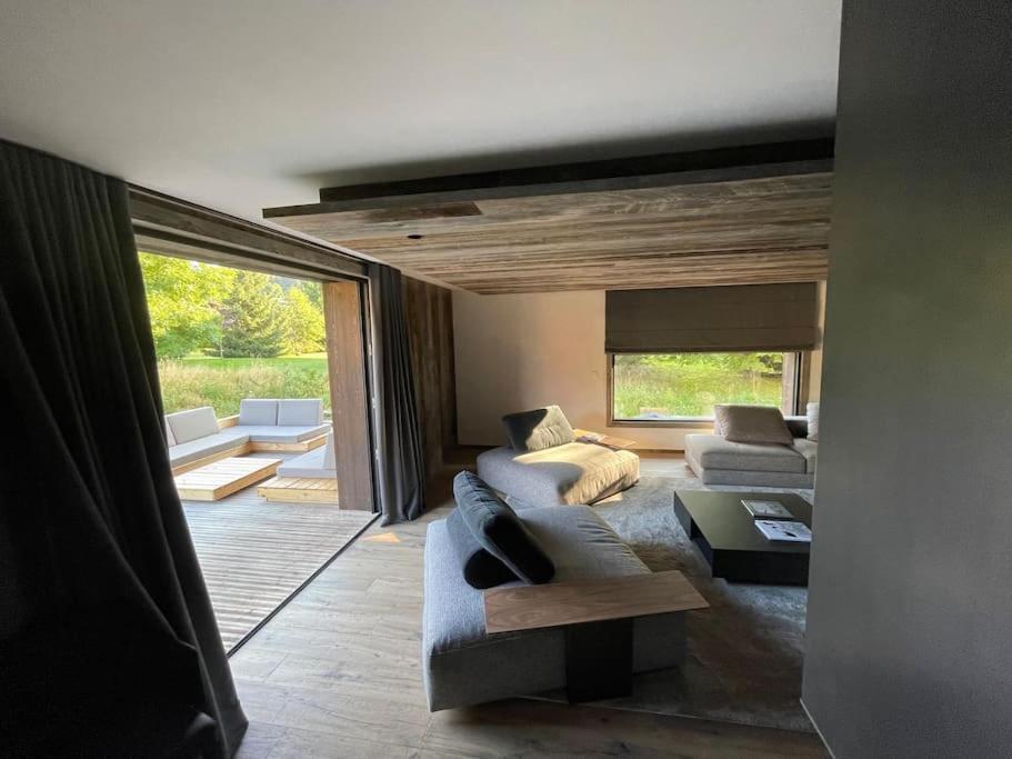 Esquinade 4 Bedrooms Apartment *